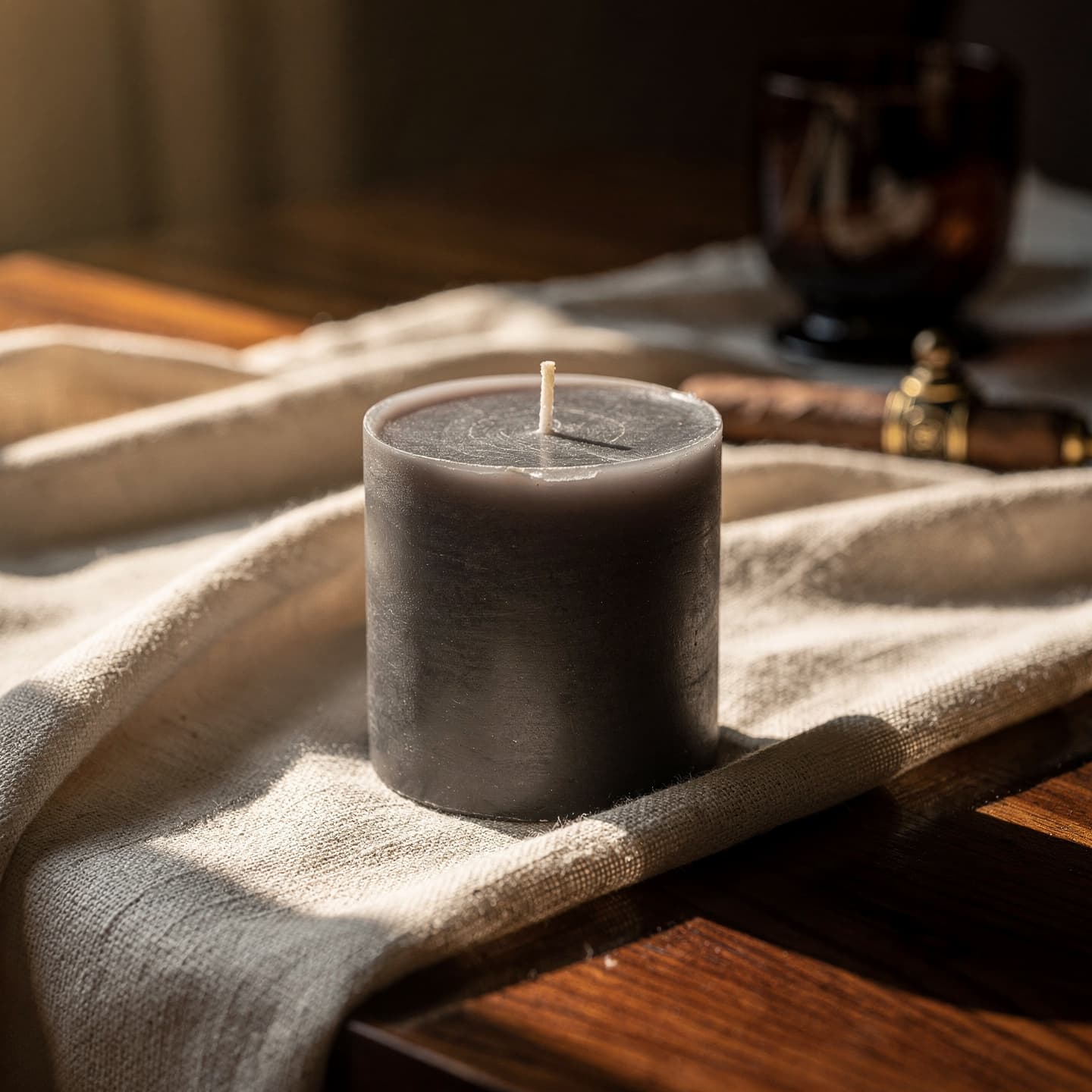 Oud & Leather — Pillar